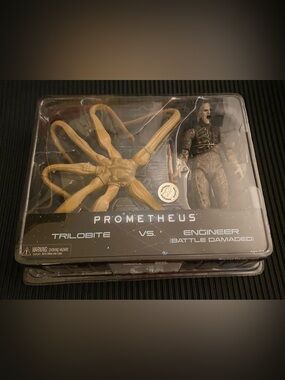 2012 NECA Prometheus Trilobite vs Battle Damaged Engineer Figure Set 2 Pack NIP